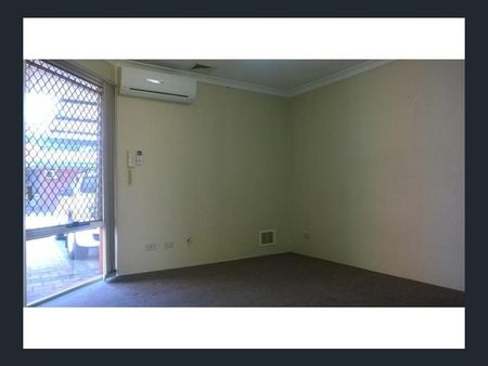 Nice House in BEST Location! Pets Allowed. Walk to Shops, Trains, Cafe Strip, Everything! - Photo 4