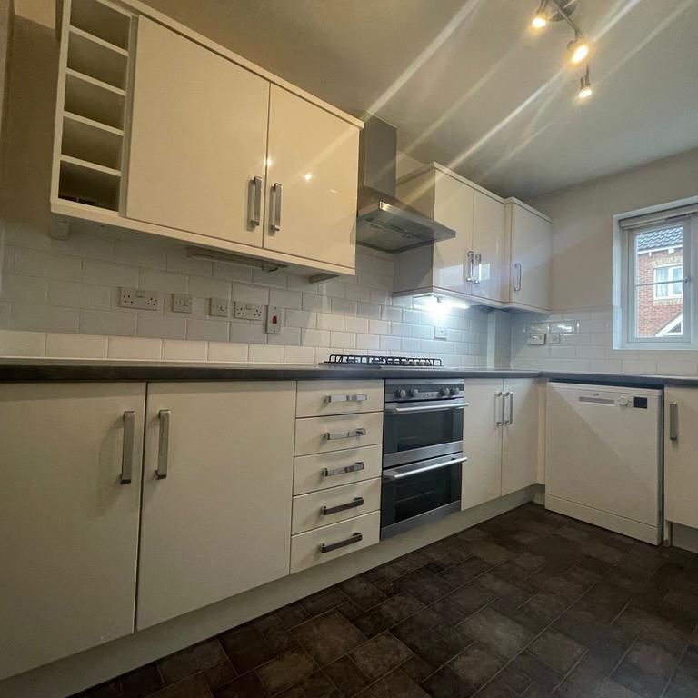 3 bedroom semi-detached house to rent - Photo 1