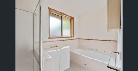 Immaculate two bedroom villa - Photo 4