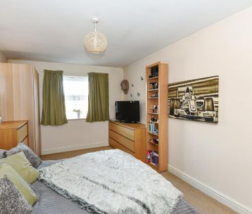 2 bedroom flat to rent - Photo 2