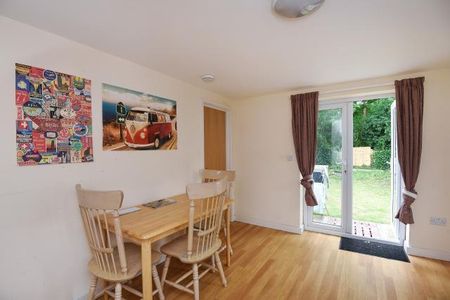 5 bedroom semi-detached house to rent - Photo 3