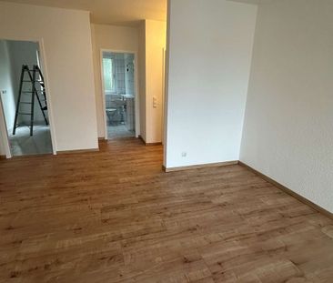 Frisch renovierte 3-Raum-Wohnung mit Balkon und Außenstellplatz! - Photo 4