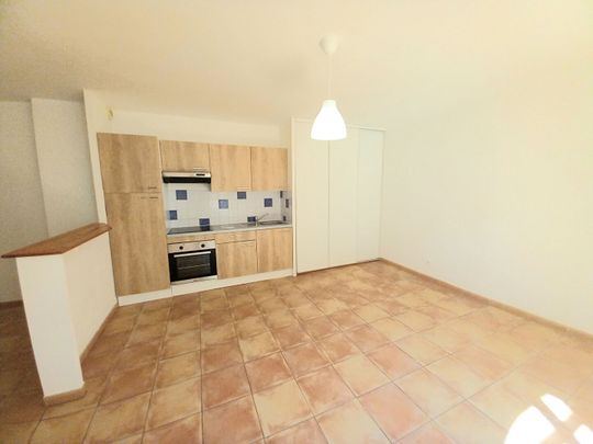 SAINT CHAMAS CENTRE VILLE APPARTEMENT T1, - Photo 1