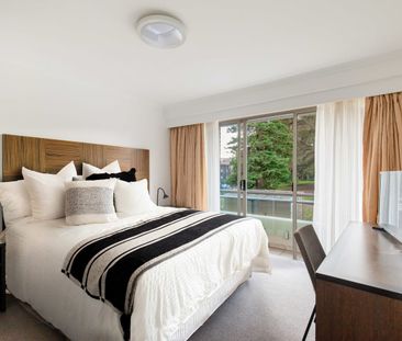 Manly's Best Position – Furnished 2-Bed, 2-Bath Opposite the Ferry - Photo 6