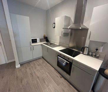 Crosby Road North, Liverpool, L22 - Photo 1