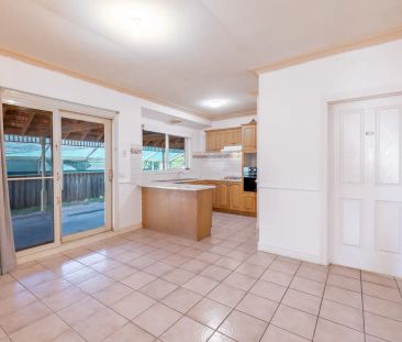 1 Templeton Crescent, Pakenham VIC 3810 - Photo 2