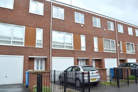 4 bedroom terraced house to rent - Photo 4
