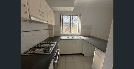 Spacious ground floor 3-bedroom apartment with courtyard - Photo 4