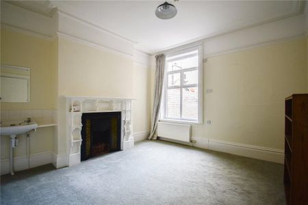 6 bedroom terraced house to rent - Photo 4