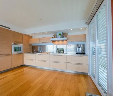 MEUBLÉ - SPECTACULAIRE 5.5 PIÈCES DE STANDING AVEC VUE SUR LE LAC - Photo 6