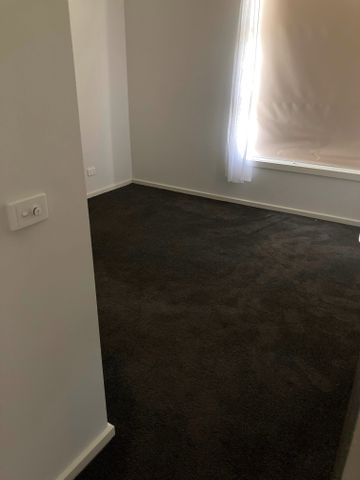 Cranbourne North - Photo 3