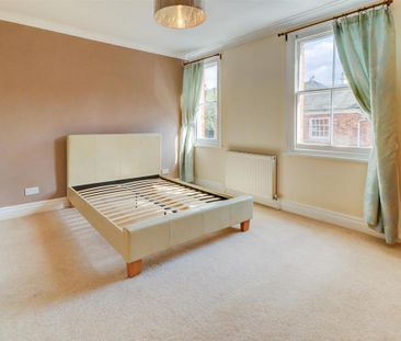 2 bedroom end of terrace house to rent - Photo 3