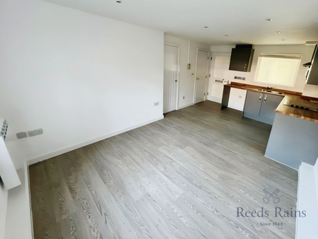 1 bedroom apartment to rent - Photo 4