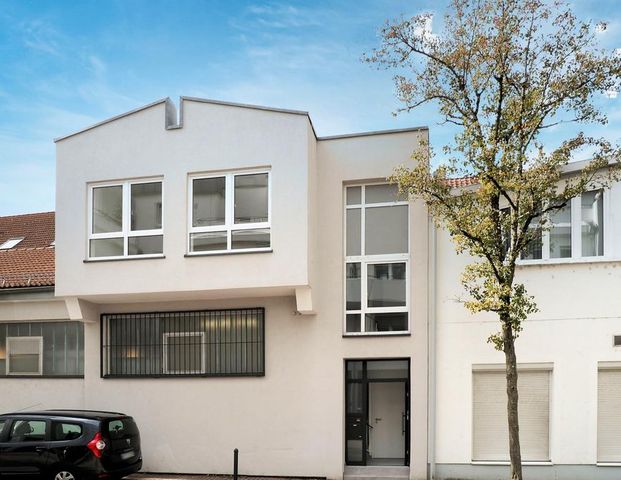 Sofort frei! Moderne Wohnung mit Hauscharakter! - Photo 1