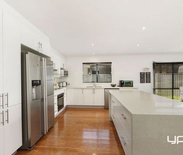 26 Macklin Way, Caroline Springs - Photo 5