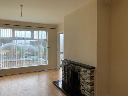 11 Ivanhoe Avenue, Carryduff, BT8 8BN - Photo 2