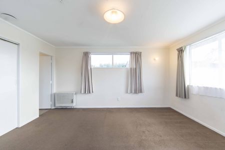 Four Bedroom Family Home - Photo 2