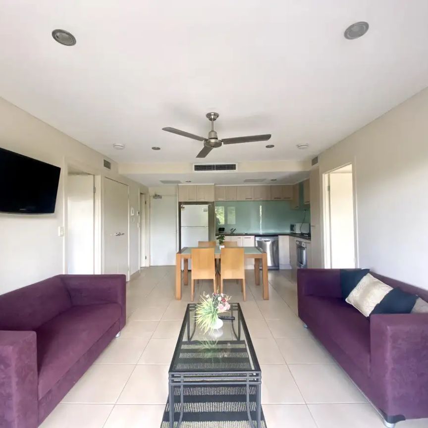 “FULLY FURNISHED 2 BED, 2 BATH UNIT SHORT WALK TO UQ” - Photo 1