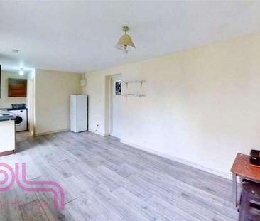 Warwick Road, Southall, UB2 - Photo 1