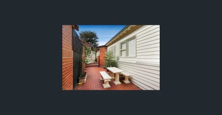 Executive Family Living - Photo 3