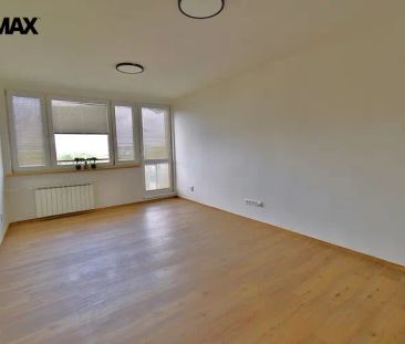 Pronájem moderně zrekonstruovaného bytu 2,5+1 s balkonem - Photo 5