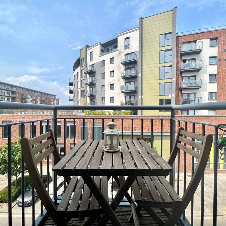 2 bedroom flat to rent - Photo 1