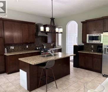 104 DIIORIO Circle, Ancaster, Ontario, L9K1T2 - Photo 6