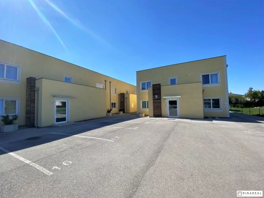 SPORTPLATZGASSE | Großzügige 2-Zimmer Wohnung mit Balkon (S/W) | 70 m² Wohnfläche | 1. OG - Photo 1