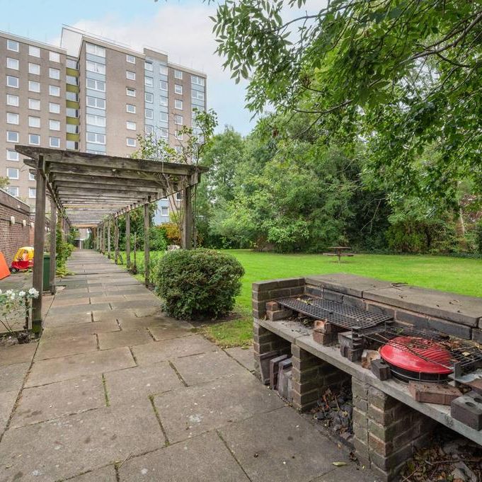 3 bedroom flat to rent - Photo 1