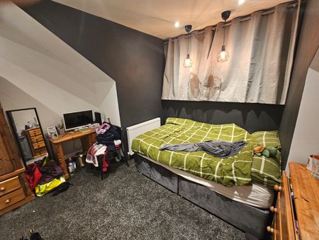 6 Bed - 24 Ashville Grove, Hyde Park, Leeds - LS6 1LY - Student - Photo 5