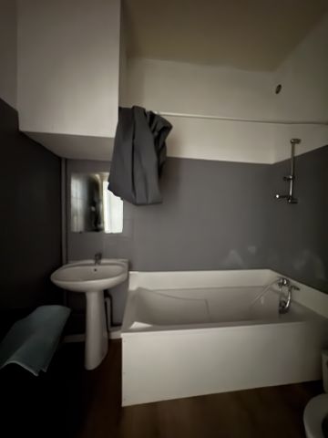 Location Appartement 1 pièce 30m² CASTELNAUDARY 11400 - Photo 5