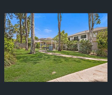 LARGE Townhouse - bring the whole family! - Photo 3