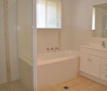 UNIQUE LARGE LIVING - Photo 1