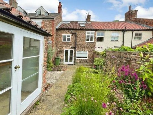 3 bedroom terraced house to rent - Photo 1