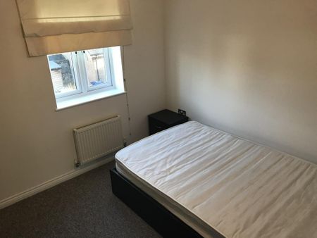 1 bedroom in a house share to rent - Photo 2
