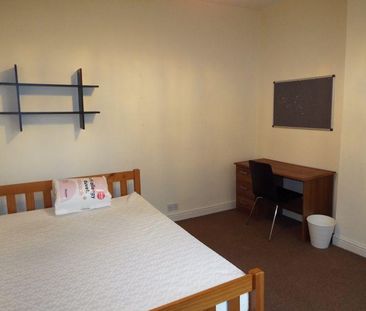 4 bedroom terraced house to rent - Photo 6