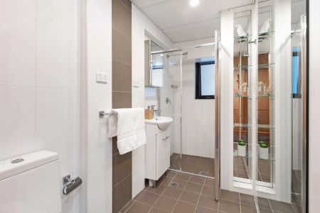 Modern Studio Apartment Located in the Heart of Randwick - Photo 5