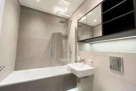 Woking, Surrey, GU21 - Photo 5