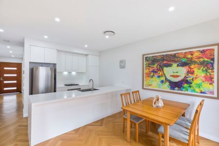 Coastal Luxury Townhouse Just Moments from the Beach - Photo 5