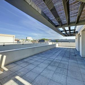 Villeurbanne : Rare T4 avec cuisine équipée, terrasse de 130m² et garages - Photo 3