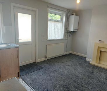 2 bedroom Terraced House to rent - Photo 3