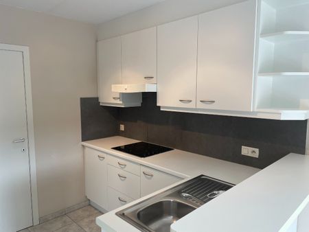 ruim instapklaar twee slaapkamer appartement met groot zongericht terras & gelijkvloerse garage - Foto 4