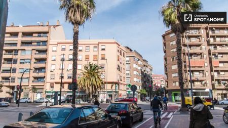 Valencia - Photo 4