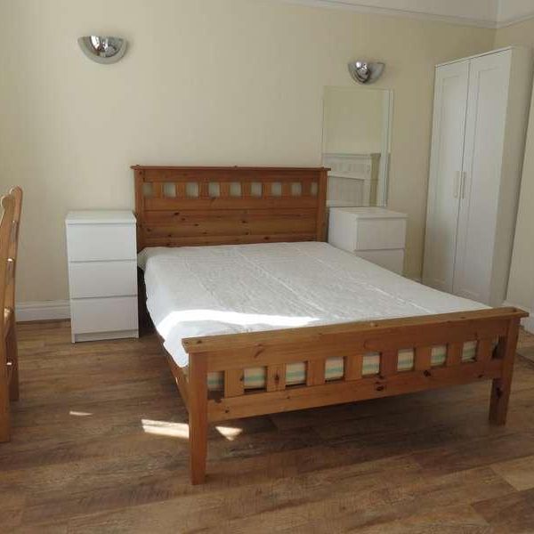 Bedroom Detached House In Winton, BH9 - Photo 1
