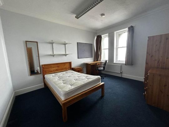 3 bedroom flat to rent - Photo 1