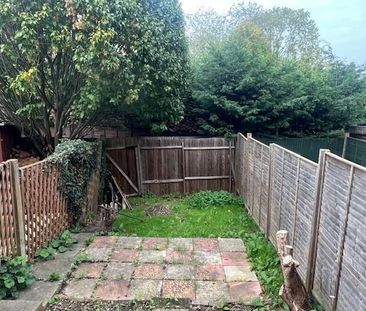 Surrey Close - Photo 5