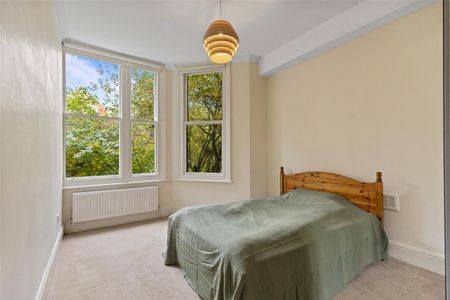 Greencroft Gardens, South Hampstead, London - Photo 2