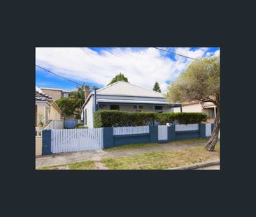 Charming Family Home - Photo 6