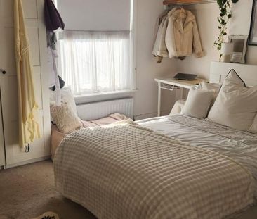 2 bedroom private hall to rent - Photo 4