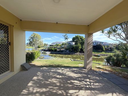 Beautiful Waterfront Four-Bedroom Home for Rent - Photo 4